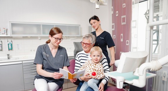 Behandlung Zahnarzt Kind